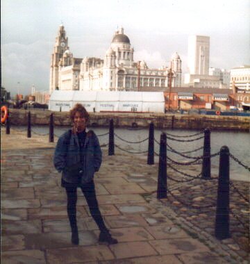 ze) 1998 - Age 29 (England,Liverpool-TheAlbertDock)