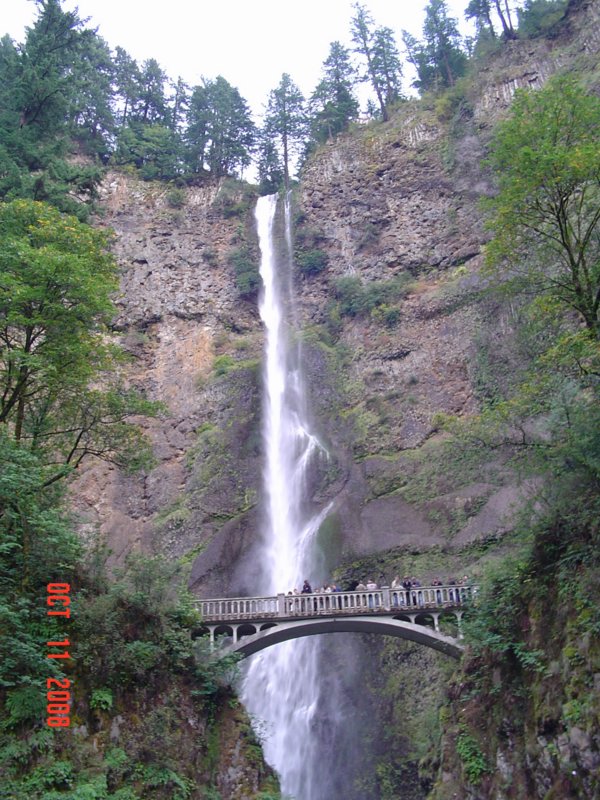 zo) The Highest Waterfall in the Columbia River Gorge With a Total Drop of 620 feet..JPG