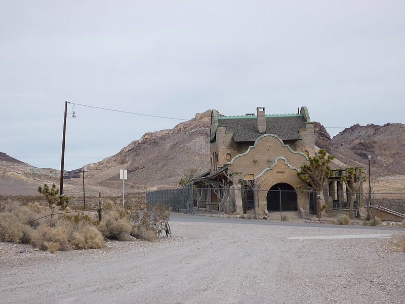 zh) Las Vegas & Tonopah Depot (Erected 1909) - One of Three Railroads That Served Rhyolite.JPG