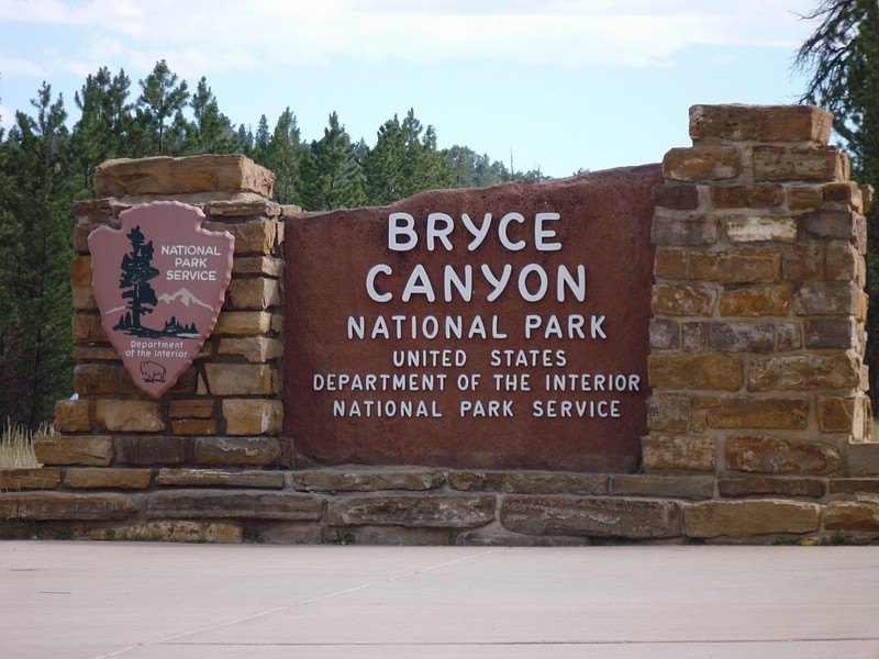 c) An Hour Later Orso, At 5.38 PM, Arrival At The Entrance Sign Of Bryce Canyon National Park.JPG