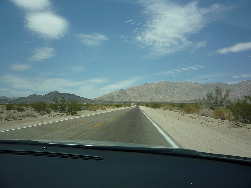 d) Going Inland - Amboy Road, Direction North (SheepHole Valley Wilderness).JPG