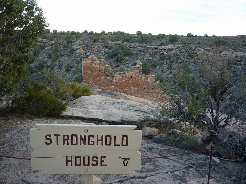 zzk) Stronghold House ~ What You See Is Actually The Upper Story of A Large Pueblo.JPG