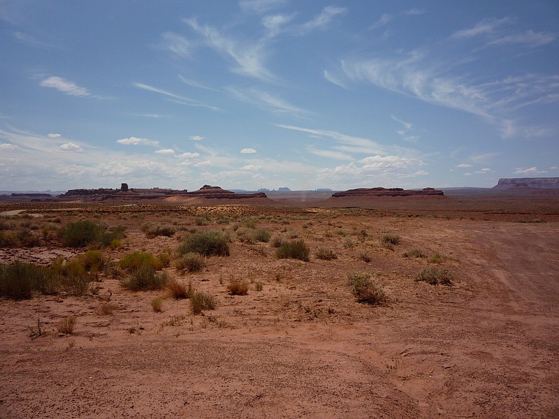 zh) Than The Famous Monument Valley 30 miles Southwest (Notice the Dust Devils In Distance).JPG