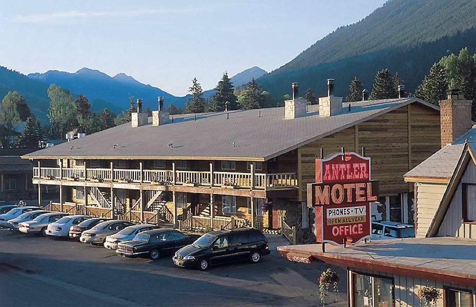 zzzzc) (INTERNET PIC) Staying At the Antler Inn For 1 Night (Jackson, Wyoming)