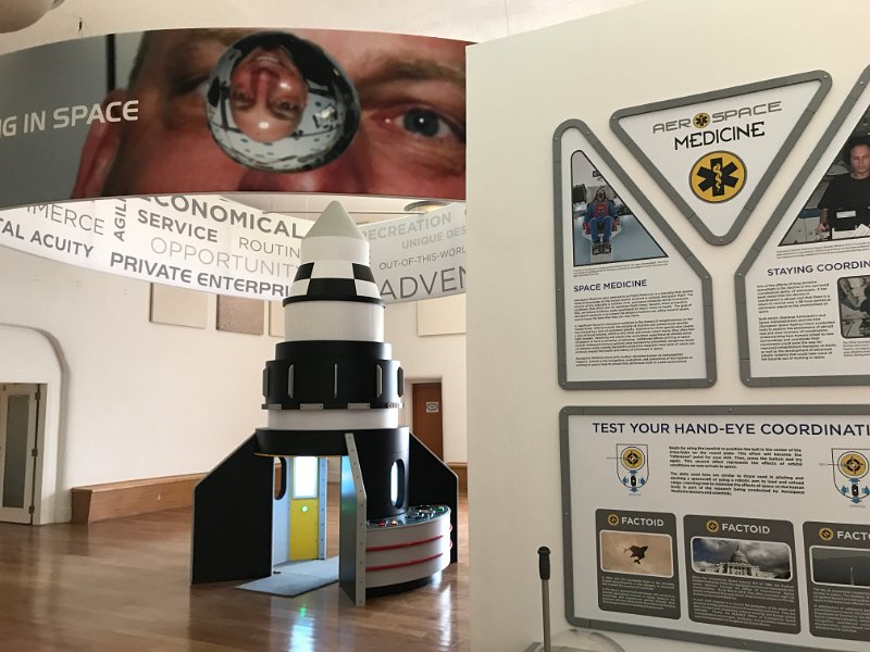 zh) Spaceport America Display (Visitor Center, Truth or Consequences - New Mexico)