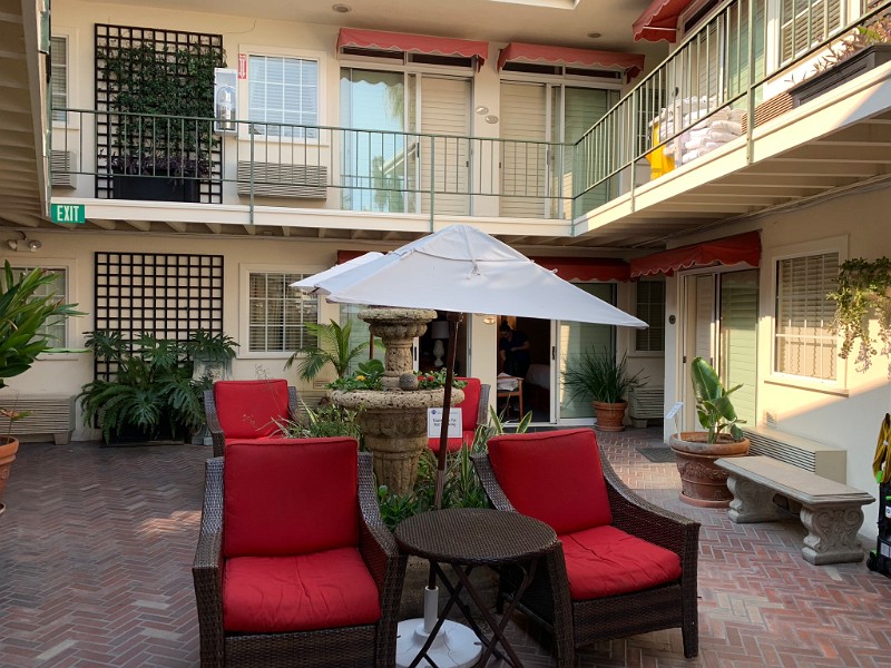 zzzzl) Saturday 10 November 2018 - Courtyard, Hotel Villa Portofino
