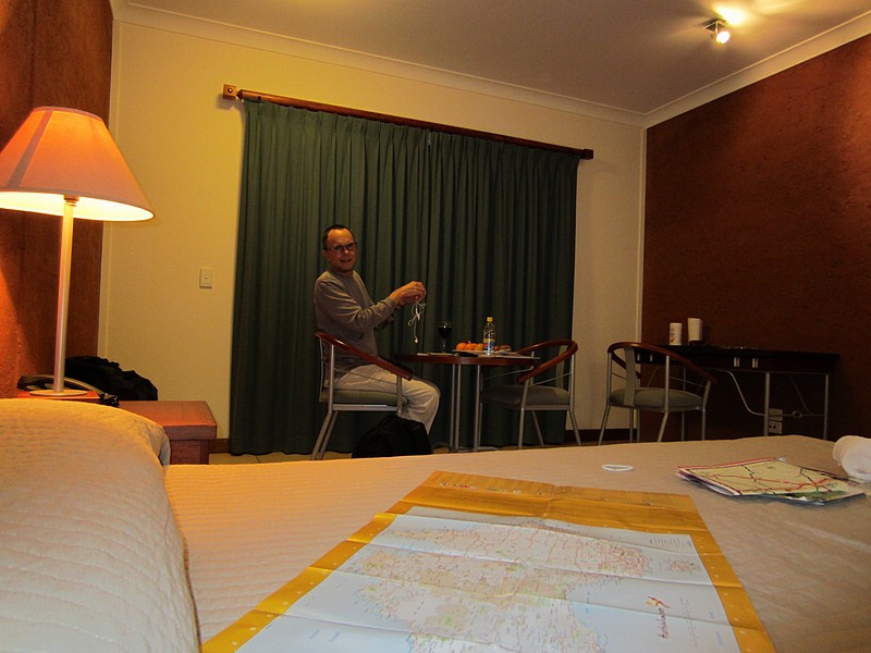 zzw) Cloncurry, Saturday 1 October 2011 ~ The Gidgee Inn Motel, Enjoying Our Room Before SleepyTime.JPG