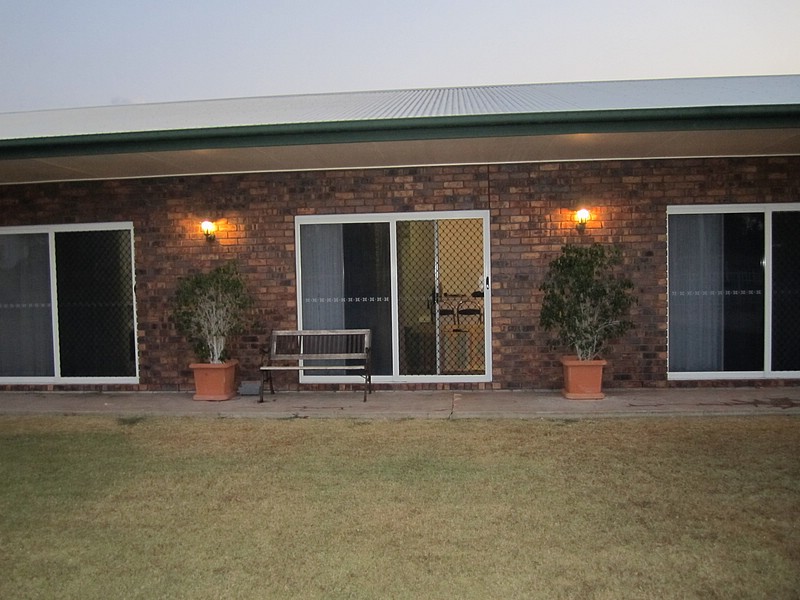 z) Charters Towers, Thursday 6 October 2011 ~ Heritage Lodge Motel (Our HotelRoom, Back Entrance).JPG