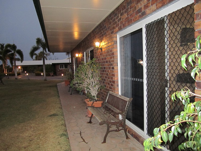 za) Charters Towers, Thursday 6 Oct 2011 ~ Heritage Lodge, Quaint MotelResort (Shame, We Only Stay Here For 1 Night).JPG
