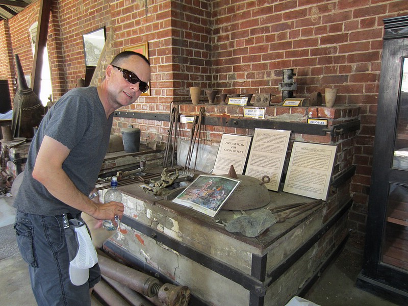 zr) Charters Towers, Friday 7 October 2011 ~ The Assay Mining Museum.JPG