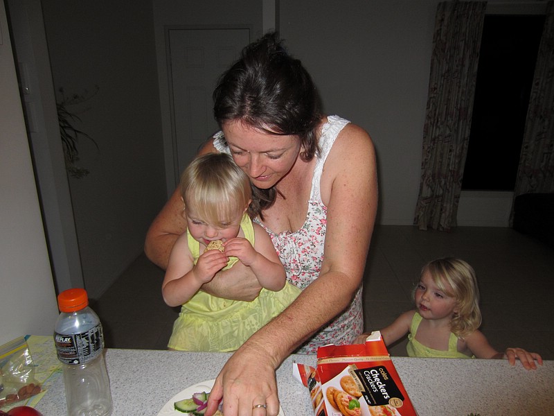 zl) Townsville, Sunday 9 October 2011 ~ Visiting Family Meikle At Their New Rental Home In Suburb Mount Louisa.JPG