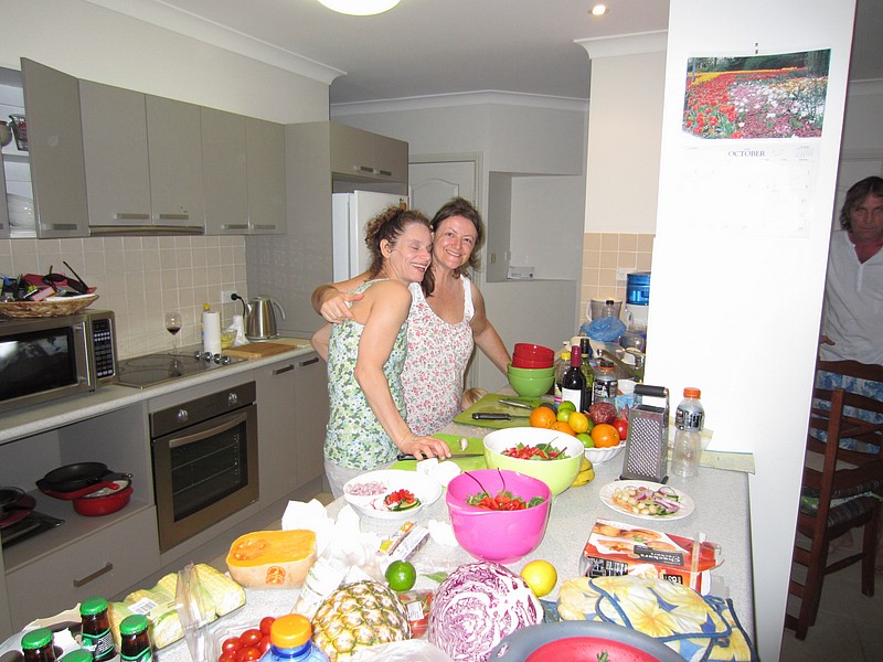 zn) Townsville, Sunday 9 October 2011 ~ Visiting Family Meikle At Their New Rental Home In Suburb Mount Louisa.JPG