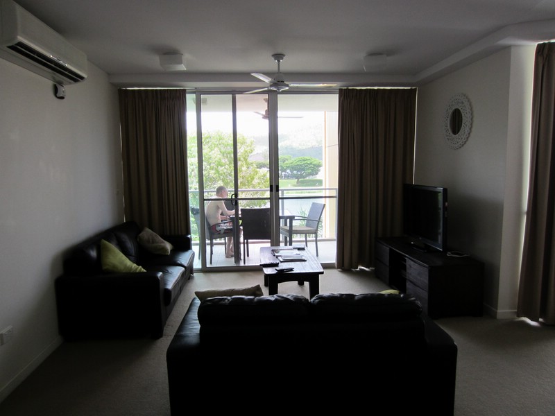 t) FridayMorning 14 March 2014 ~ Enjoying Our Vacation (Itara Apartments, Townsville).JPG