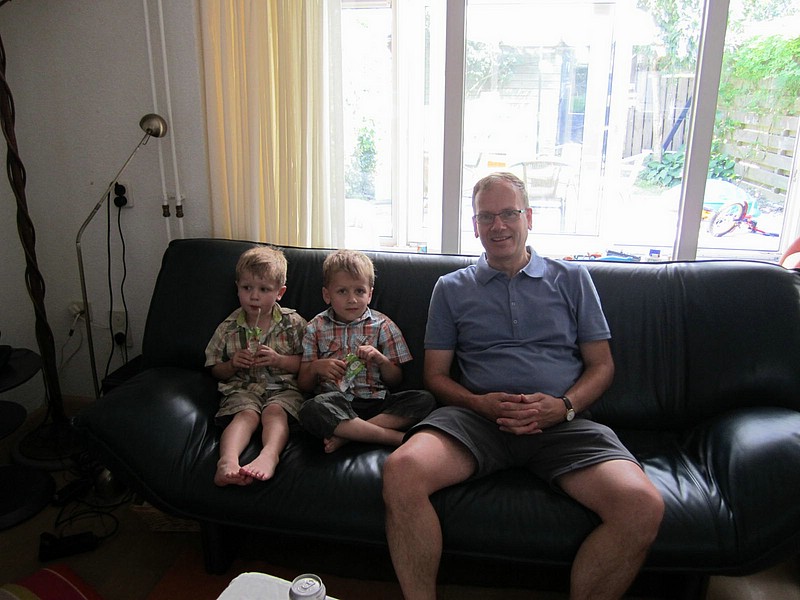 zb) Bussum, Monday 28 June 2010 ~ with Daddy Elco.JPG