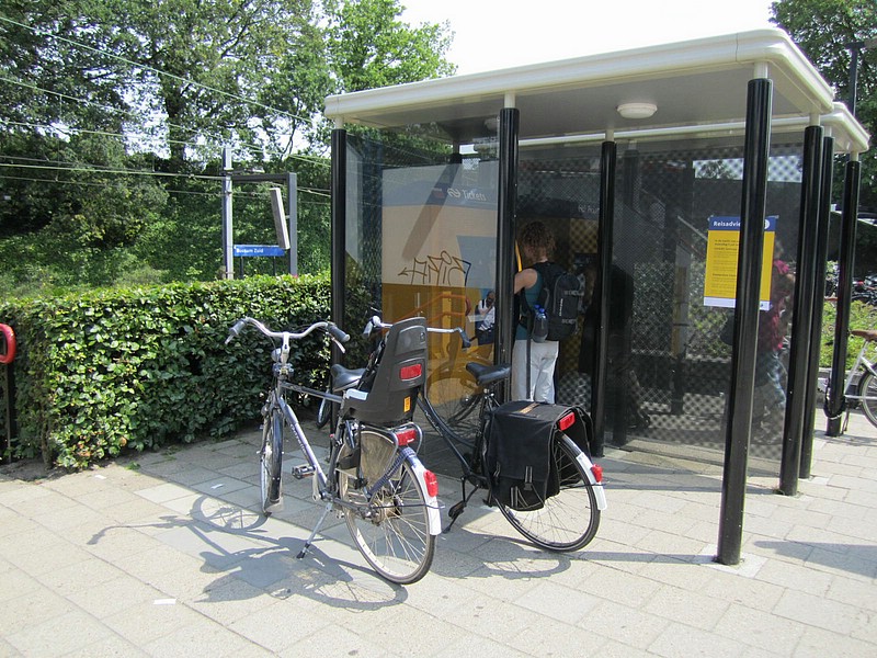 a) ThursdayAfternoon 1 July 2010 ~ After Some Shopping In Cute Town Bussum, Buying TrainTicket To Amsterdam.JPG