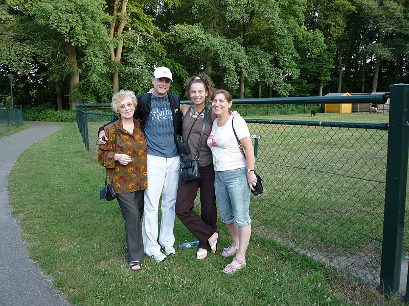 u) Enschede, TuesdayEvening 6 July 2010 ~ Posing With Aunt Ankie + Cousin Margreet.JPG