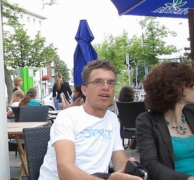 i) Amsterdam, TuesdayEvening 13 July 2010 ~ David+Arjen Having A Nice Conversation (Dinner with Jacob+Willy and Arjen+Petra).jpg