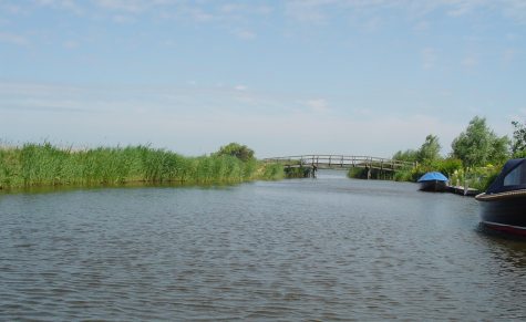 zy) Canal To Lake.jpg