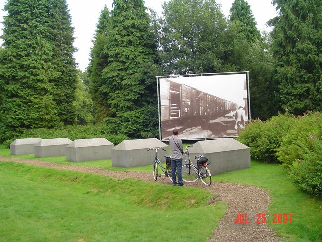 zq) TheSigns In Westerbork-Standing For 5 Concentrationcamps,DestinationsOfTheDeportation.JPG