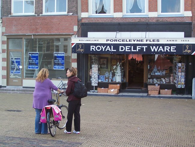 h) Delft-Known For It's Blue Pottery(Delftware),...JPG