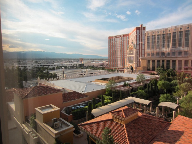 zzq) Sept 2011 (Venetion Hotel - I.B. Conference, Las Vegas).JPG