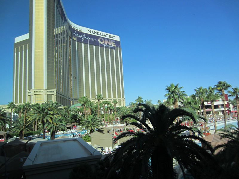 q) Sept 2013 - Las Vegas, Mandalay Bay Hotel (Outdoor Pleasure For Those Who Seek It).JPG