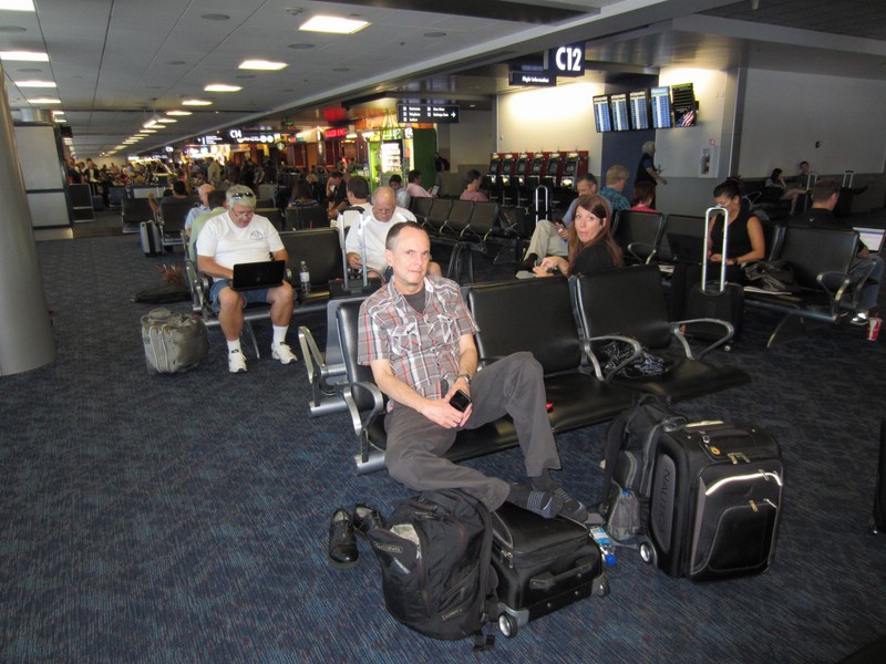 w) Sept 2014 - Sept 2014 - Las Vegas Airport, David HardWorking Boy ;-).JPG