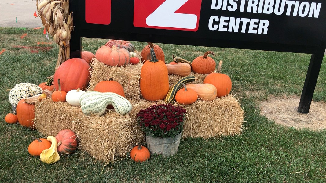 zs1) October 2017 - Olney, Illinois (Halloween Decoration)