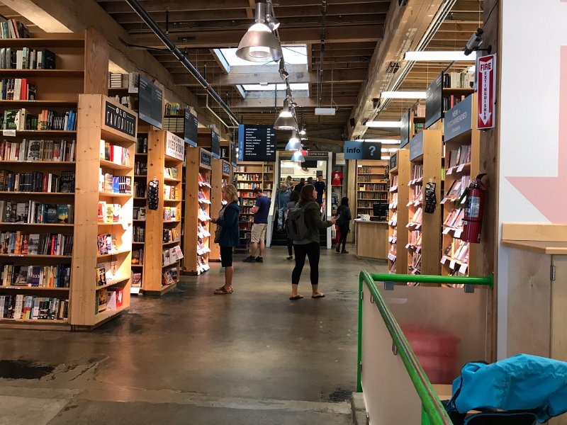 r) Thursday 23 August 2018 - Powell's City Of Books, Portland (Oregon)