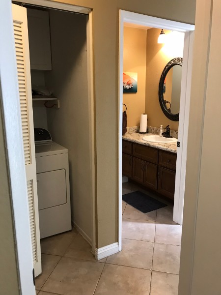 zc) Hallway Bathroom and LaundryRoom