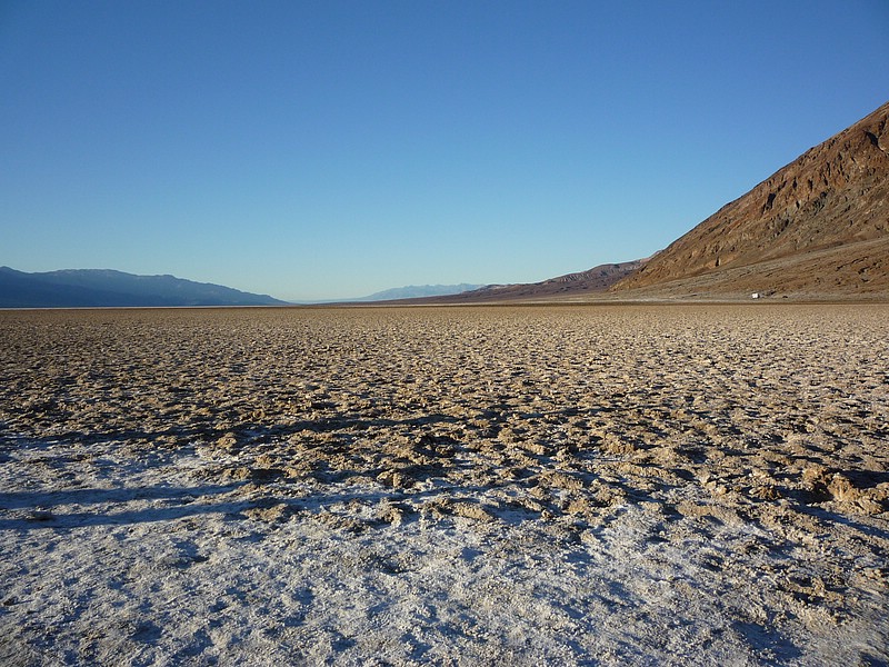 zg) After Thousands of Years, Enough Salts Have Washed In To Produce Layer Upon Layer of Salt Crust.JPG