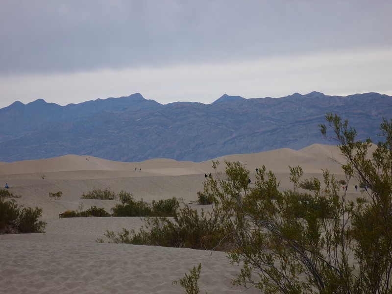 zzs) We Both Have Good Camera's ;-) But The SunRays are Missing (And Those Dunes Too Crowded With People).JPG