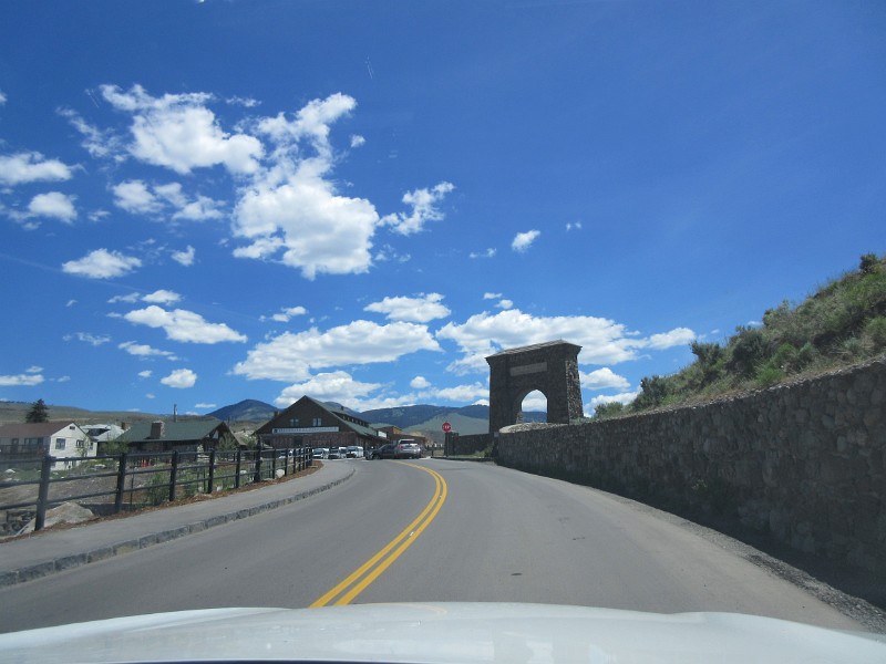 d) Gardiner (Montana), Located On The Northern Border Of Yellowstone National Park (Wyoming)