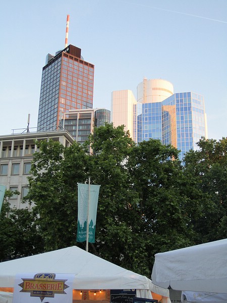 u) Frankfurt (Germany) SaturdayEvening 26 June 2010 (Our Hotel - The Building In The Middle).JPG