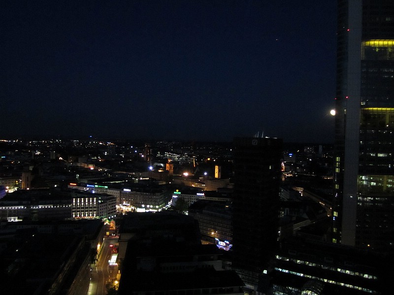 zf) Frankfurt (Germany) SaturdayEvening 26 June 2010, Full Moon (View From HotelBar - Innside Frankfurt Eurotheum).JPG