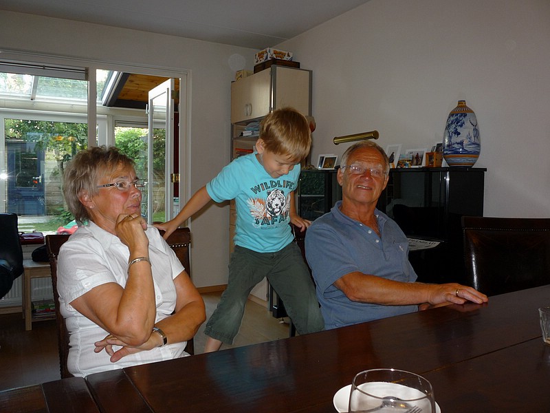 zh) Bussum, SaturdayEvening 17 July 2010 ~ Dinner at Esther+Elco With (Grand)Dad Jacob+Willy.JPG