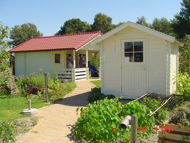 h) Cute Blokhut(Living Cabin)+Shed(Little Barn)-Build OnTheir Allotment.JPG