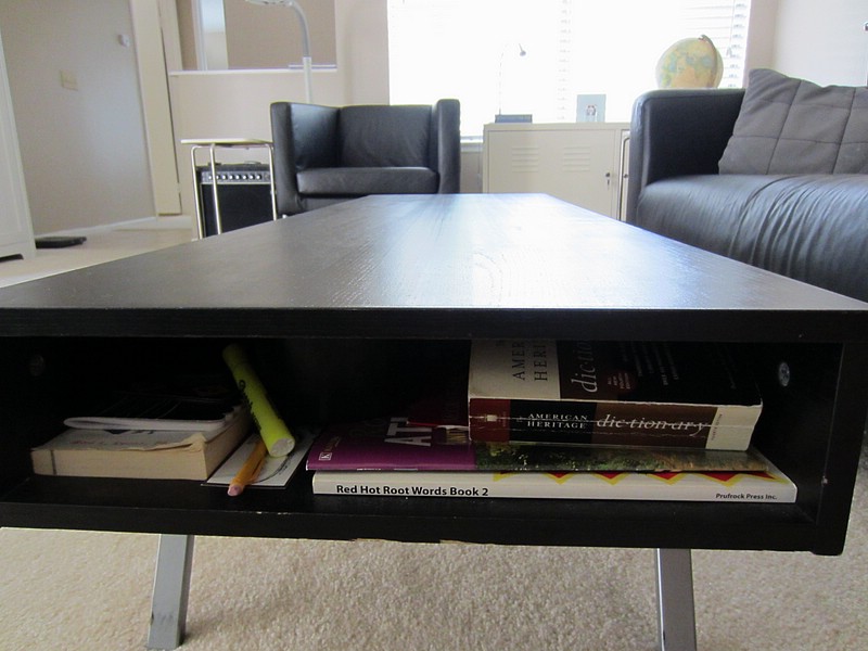 h) Livingroom-Mirjam's side of CoffeeTable.JPG